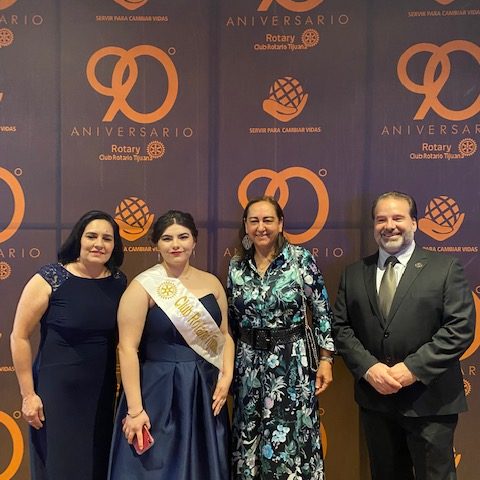 In the photo: Mr. Flavio Olivieri and his family Mr. Olivieri is in charge of International Services at TJ Rotary Club